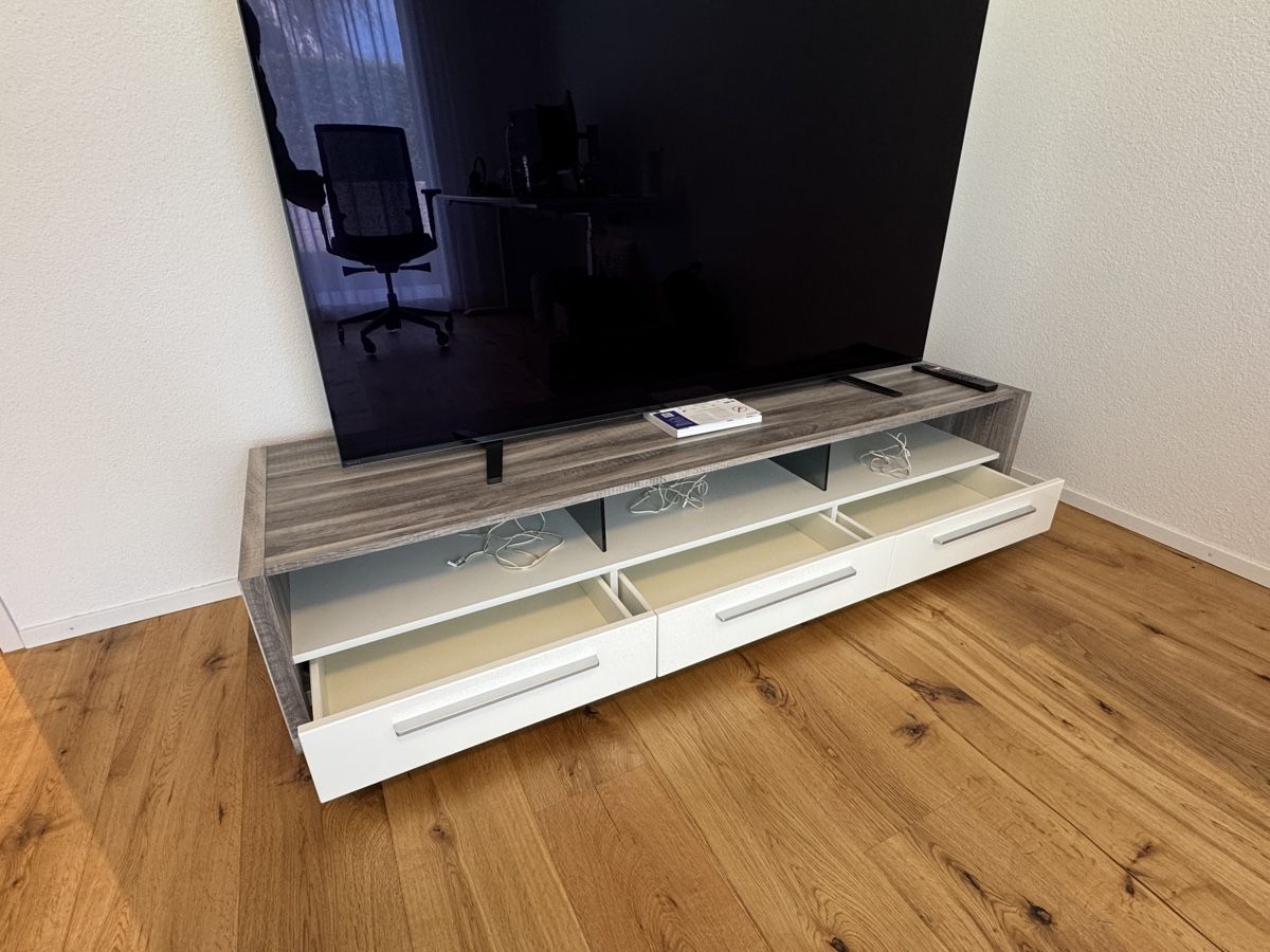 TV Möbel: Lowboard, Eichendekor & weiss hochglanz, super Zustand,  – Gebraucht aus Niederbuchsiten von Roempe 1