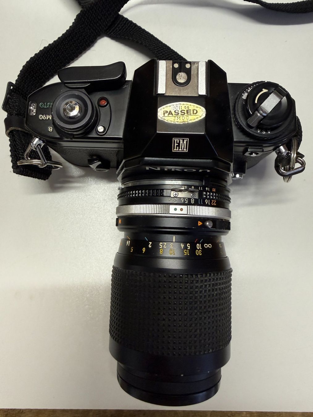Nikon Fotocamera: Nikon EM mit 105mm 3.5-4.5 – Usato da Zollikofen venduto da Hegenenshop 3