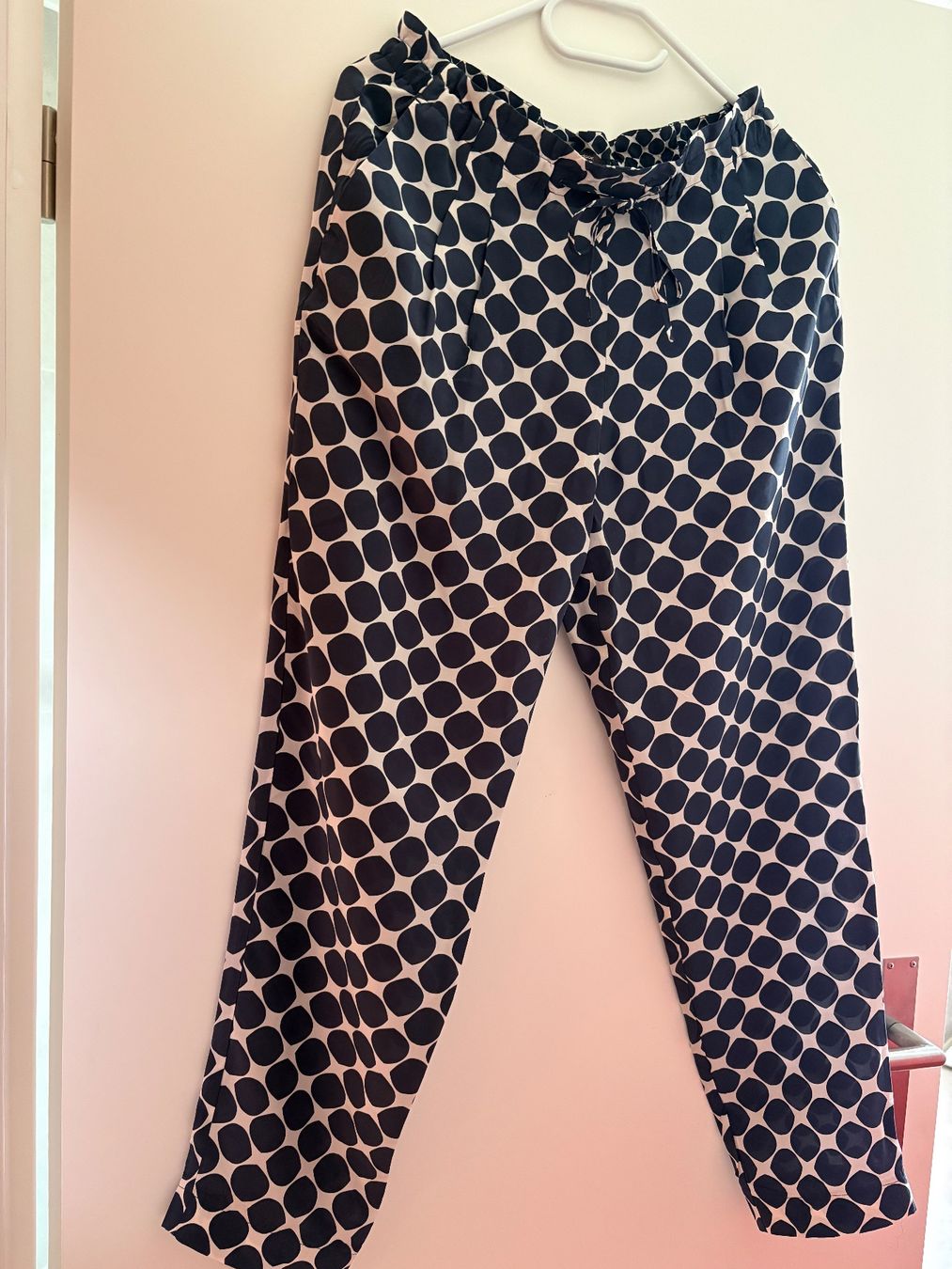 Windsor Pantaloni: Windsor leichte Hose m. Seide Gr. 36/38 – Usato da Härkingen venduto da sus_y7s8