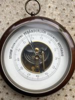 Analoges Barometer mit Holzgehäuse rund guter Zustand
