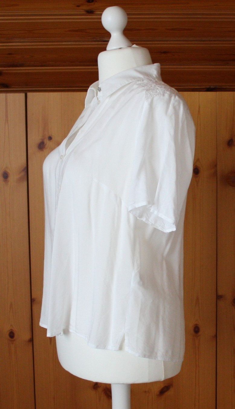 Camicette: Bluse Kurzarm CH. VÖGELE weiss Gr. L – Usato da Flüelen venduto da Diversicum-Curvy 2