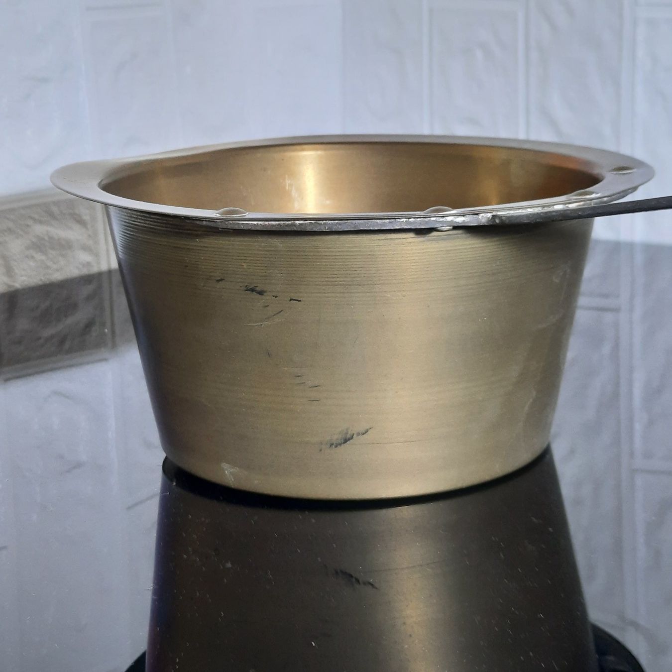 Casseroles: Sehr robuster Kaminkochtopf aus Messing – D'occasion à Unterägeri par Altgoldschmuck 2
