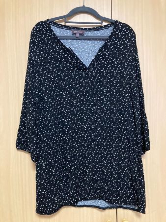 4x buntes Shirt Gr. 46