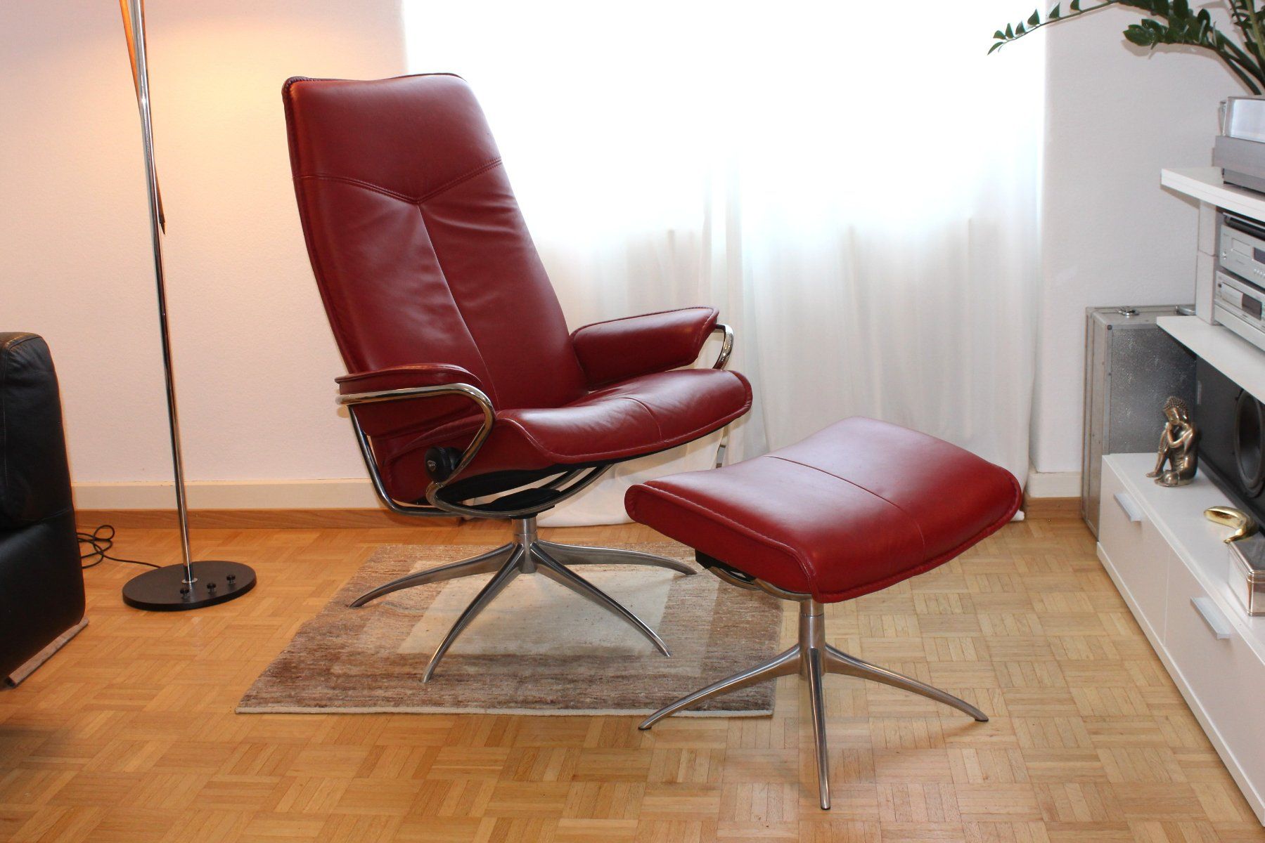 Stressless Poltrone: TOP STRESSLESS Relax Sessel mit Ottoman aus Leder – Usato da Zürich venduto da Djluda 1