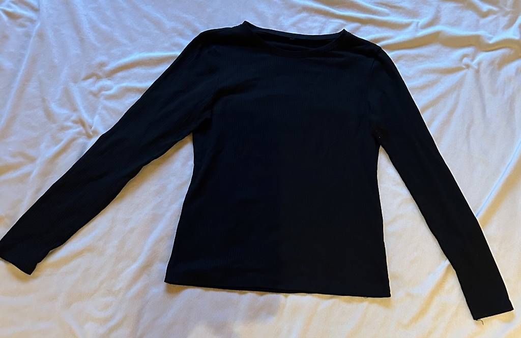 Pullover & Sweatshirts: schwarzes Langarmshirt  – Gebraucht aus Trub von elinschleiderschrank