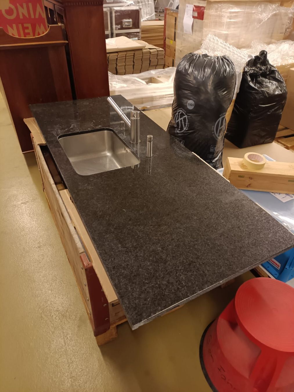 Cucine complete: Gebrauchte Granit Küchen mit Spüle schubiger – Usato da Oberegg venduto da danni-1985 2