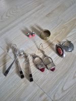 Lot de boucles d'oreilles et une bague ethno