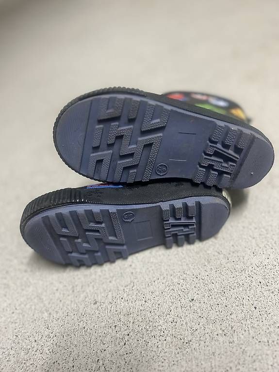 Schuhe für Jungen: Marvel H&M Gummistiefel 27 – Gebraucht aus Zollikon von JuRock 3