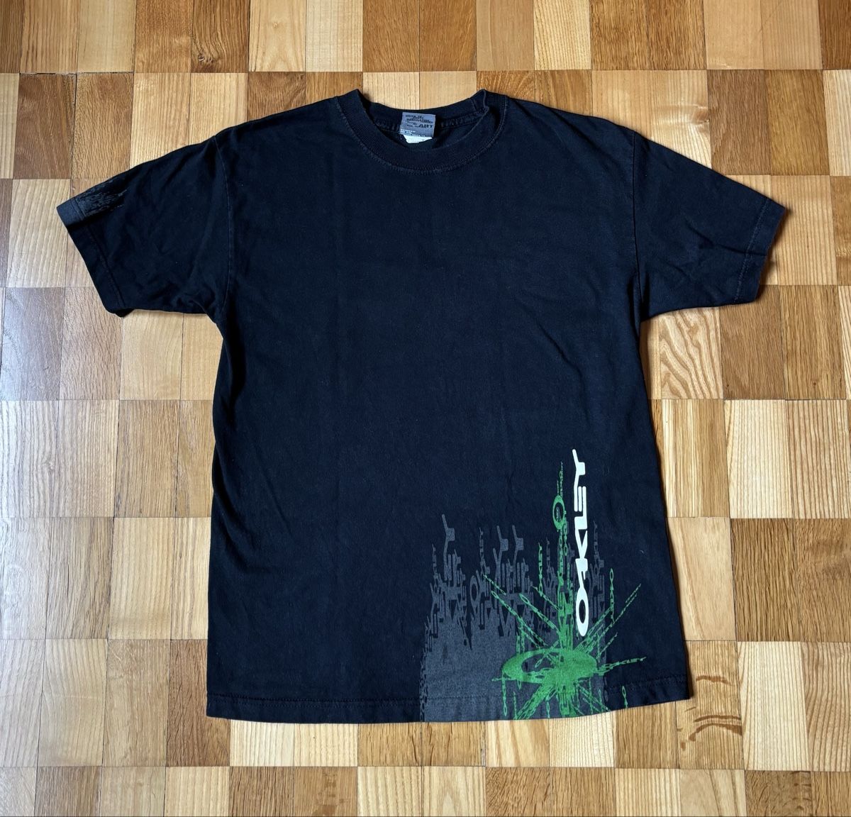 Oakley T-shirt: Vintage Oakley Print T-Shirt – Usato da Bern venduto da Lelixino 1