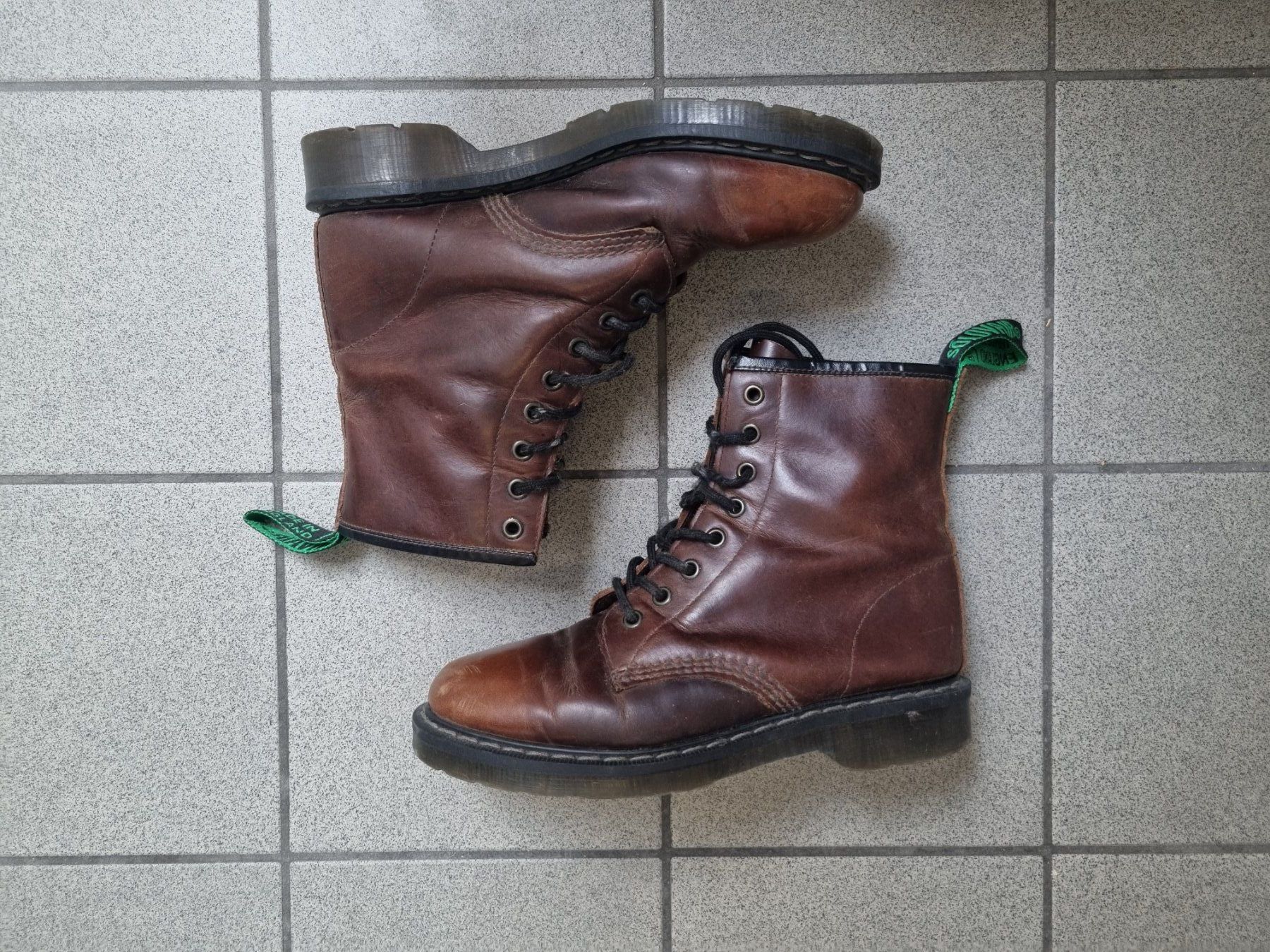 Solovair Scarpe da donna: Braune Solovair / Doc Martens, 39.5 – Usato da Zürich venduto da sar_7tdq