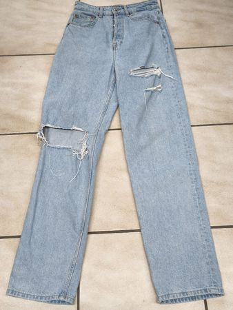 H&M Divided Jeans hellblau mit Rissen Grösse 36