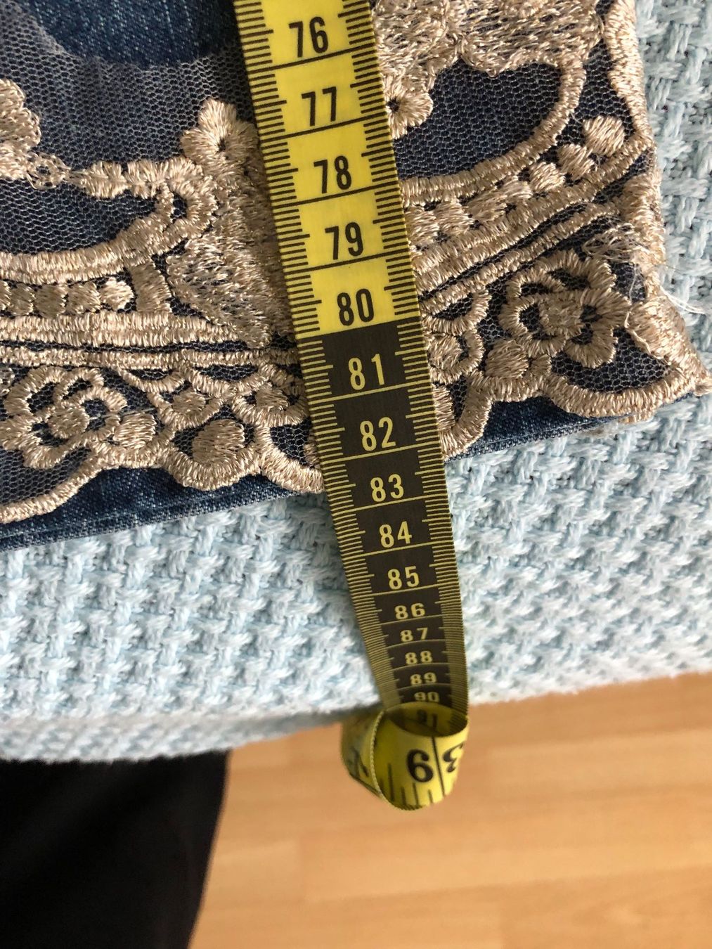 Jeans: Besondere Kurze Jeanshosen – Usato da Rüti ZH venduto da Masken 3