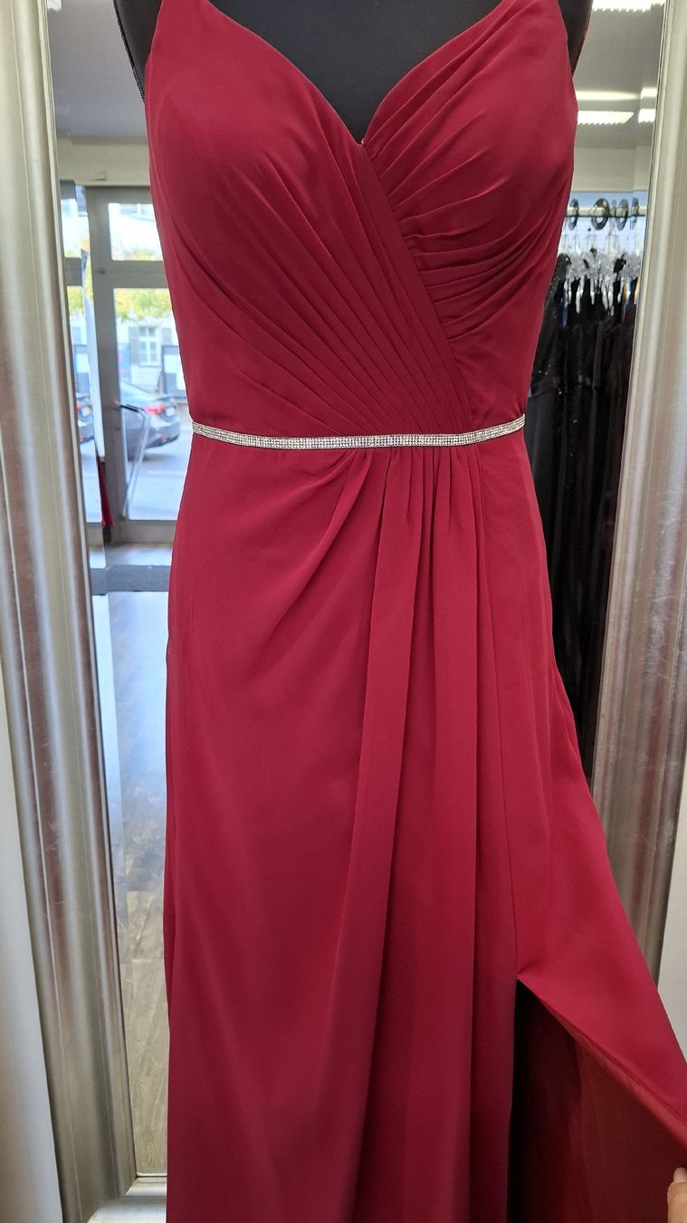 Kleider: Abendkleid in Berry  – Neu (gemäss Beschreibung) aus Uster von VMT. 2