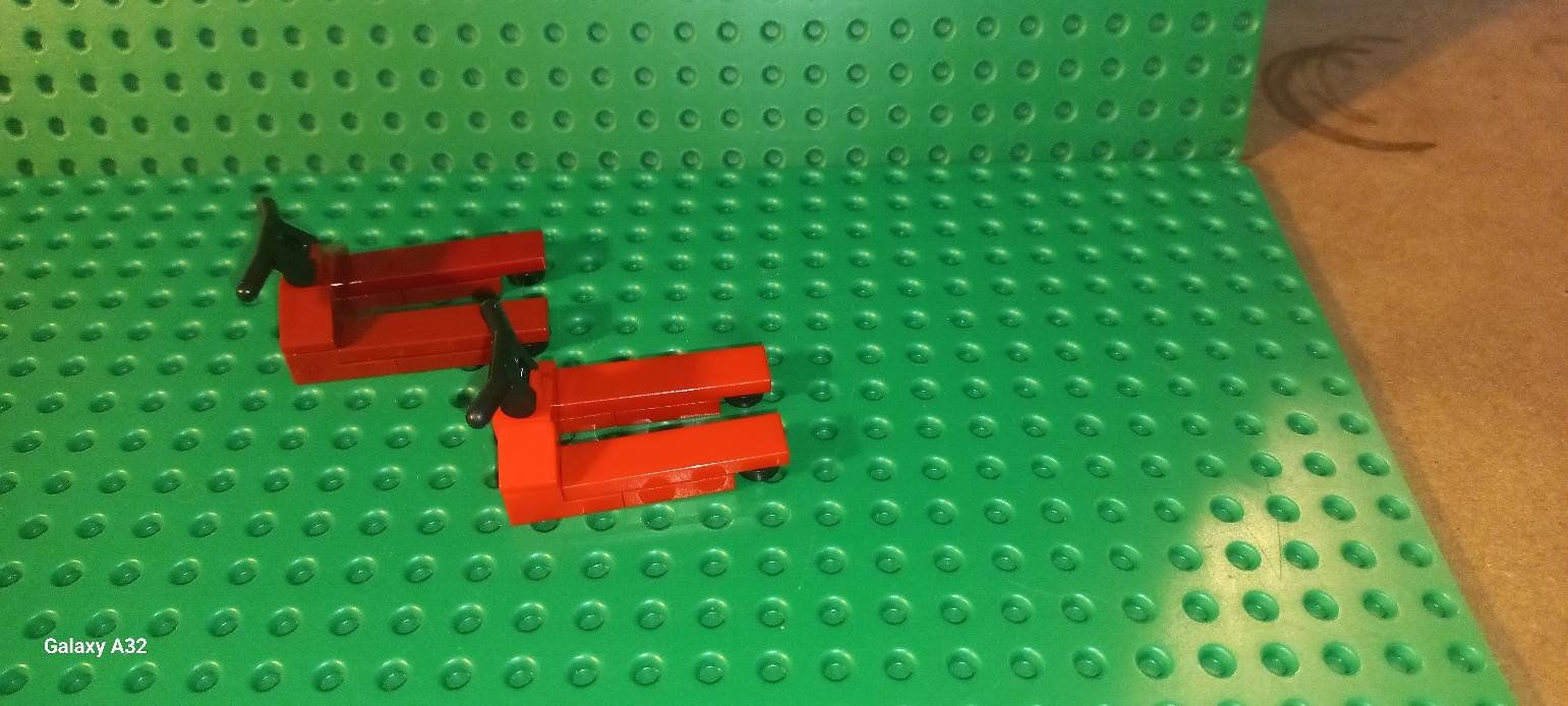 Lego Giocattoli: Lot de 2 transpalettes Lego. – Usato da La tour de treme venduto da Legocreation82 1