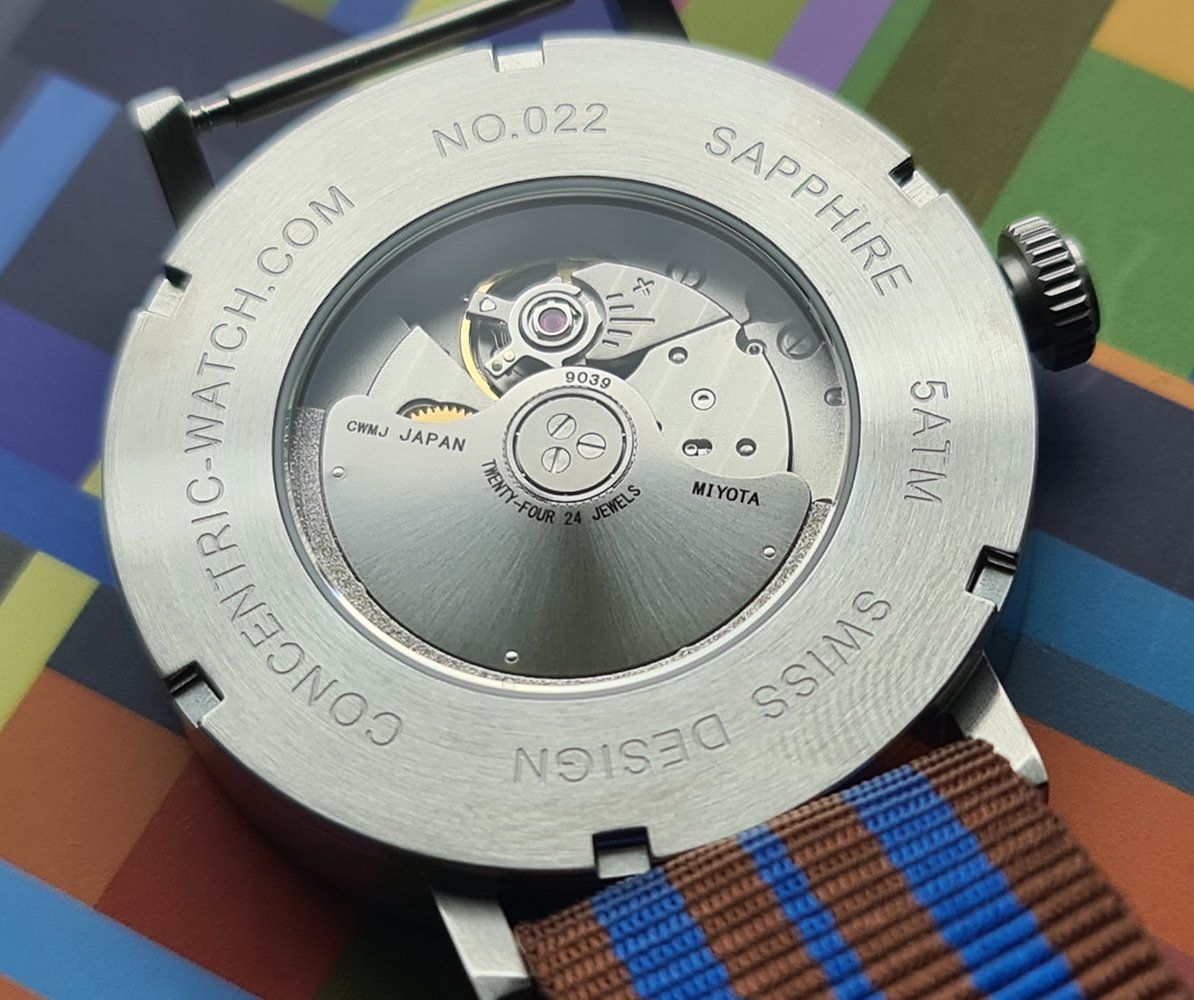 Uhren: Concentric Automatic A-193 Farbiges Armbanduhr Unikat – Neu und originalverpackt aus Basel von Subwave 1