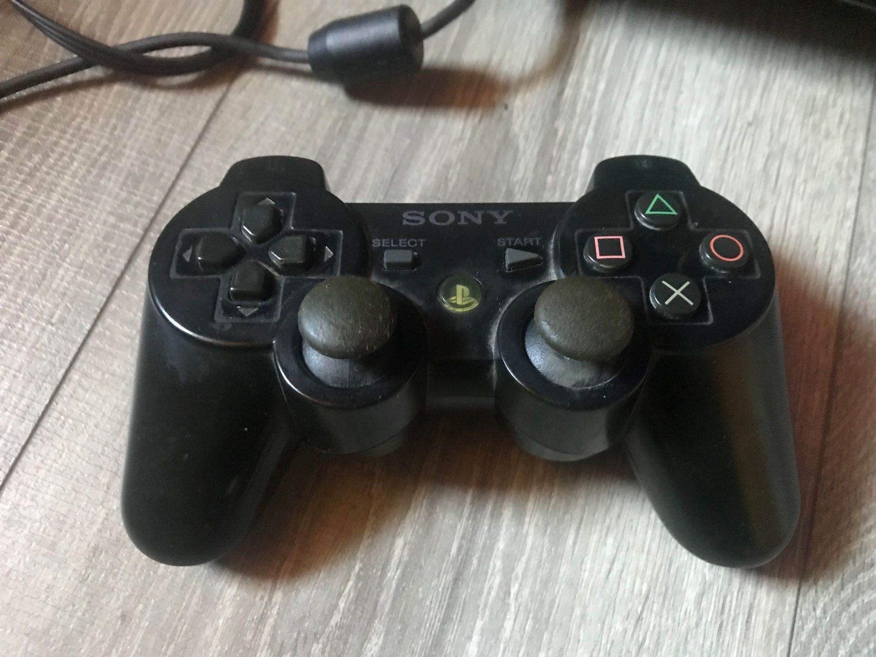Sony Console: PlayStation 3 mit 2 Wireless Controller einer ist Neu – Usato da Opfikon venduto da Sonnenuntergang12 2
