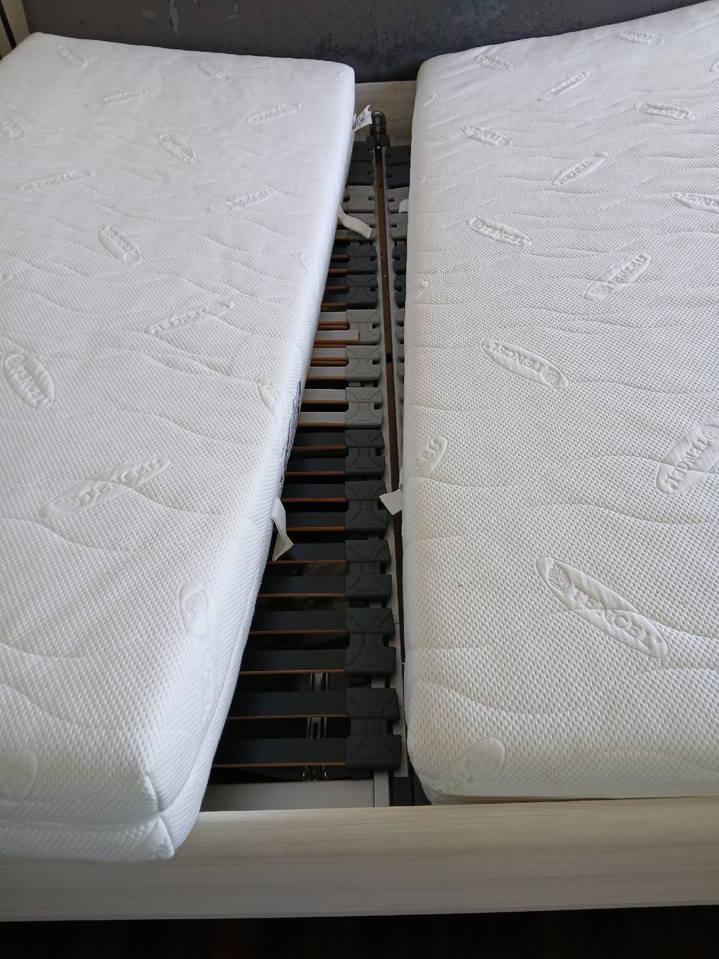 Lits: Bed Frame with Mattress, Vito, Double, Grey Fabric, Used – D'occasion à Dübendorf par rol_fm6d 6