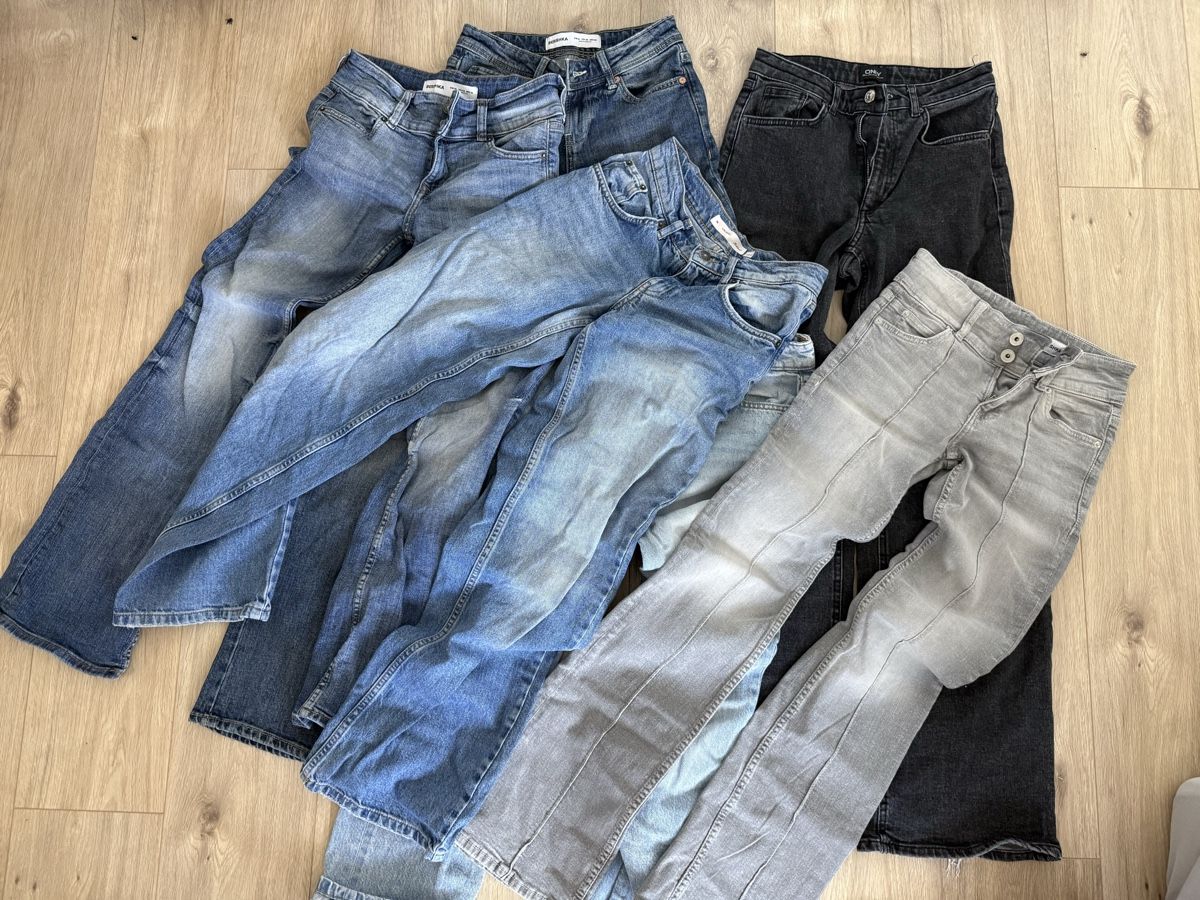 Bershka Lotti & Set di vestiti: Damen Jeans Bundle mit 6 Paar Jeans - Neu!  – Nuovo (secondo la descrizione) da Steffisburg venduto da tschakusei
