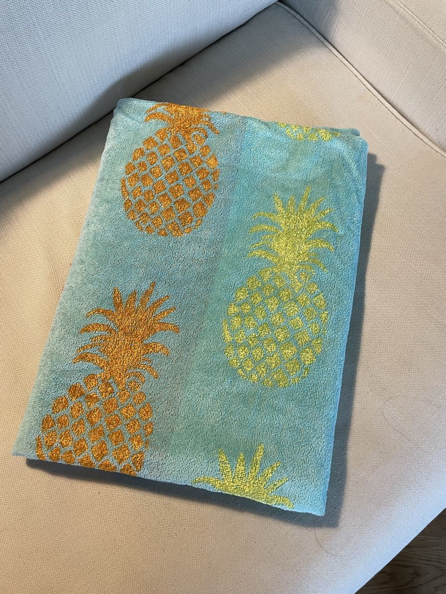 Serviettes de bain: Rainbow Pineapple Beach Towel – D'occasion à Zürich par cel_8yfx 7