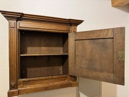 Antiker Hängeschrank
