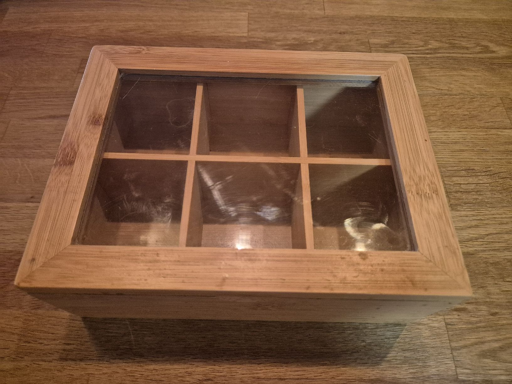 Altro per la casa: Holz Tee Box mit 6 Fächern Glasdeckel guter Zustand – Usato da Uster venduto da bar_99f8
