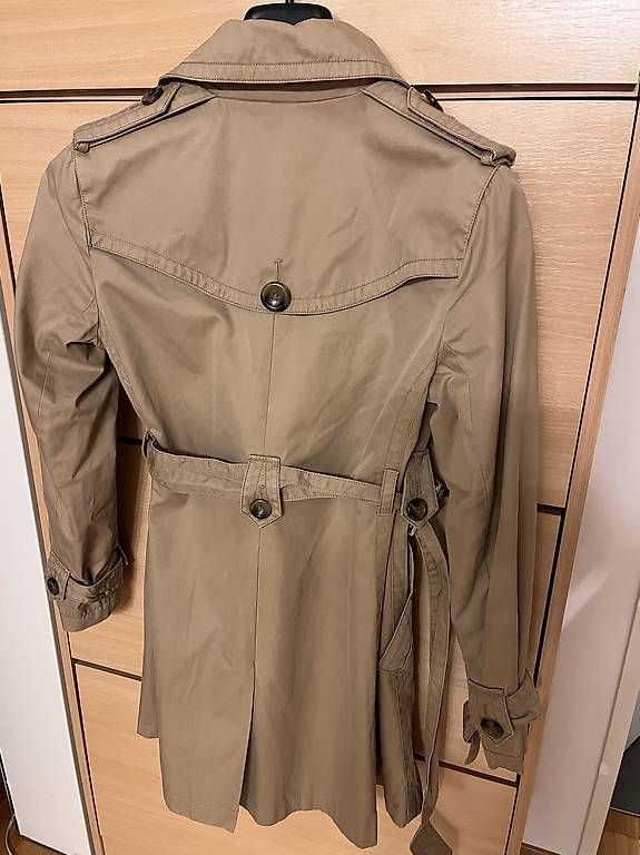 Cappotti: Trench coat beige – Usato da Jona venduto da sen_vd8v 1
