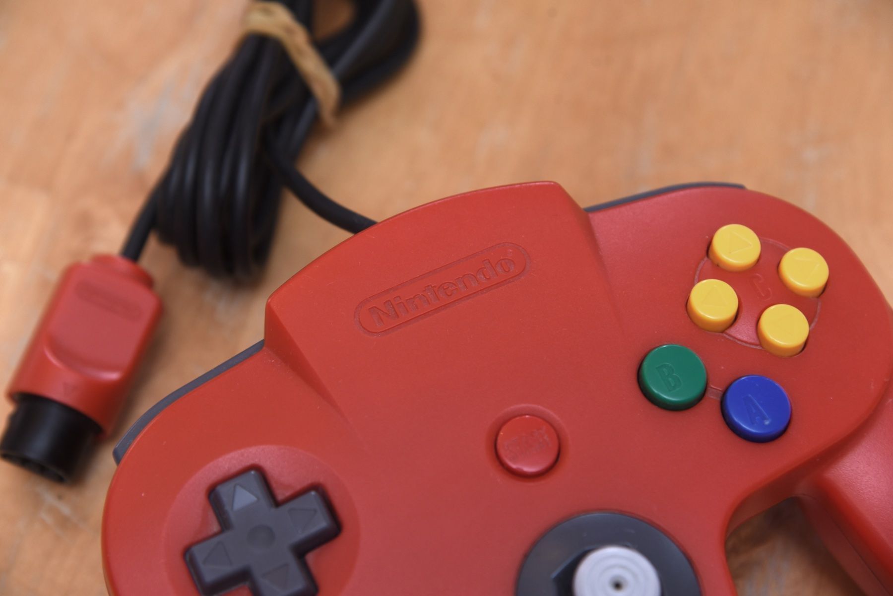Nintendo Manettes: Original Nintendo 64 Controller Rot – D'occasion à Frenkendorf par gelbeZinnie 2