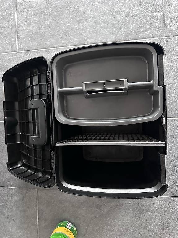 Sonstiges für Haushalt & Wohnen: Putzbox mit Bürsten – Gebraucht aus Bauma von mic_gy2y