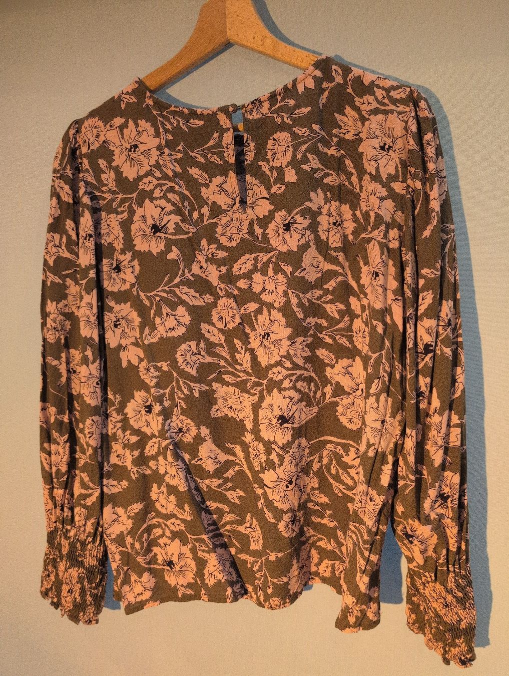 Vero Moda Camicette: Geblümte Bluse von Vero Moda, Grösse L – Usato da Kirchberg BE venduto da lauraflu 1