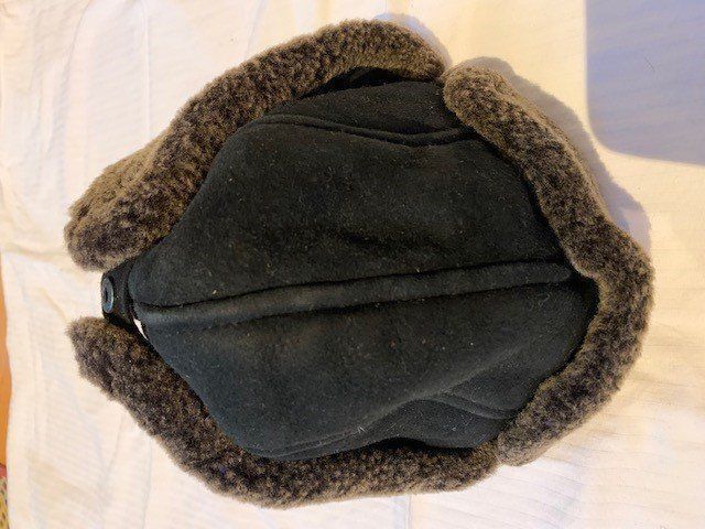 Chapeaux, bonnets & casquettes: Bonnet en daim et fourrure – Neuf (Voir description) à St-Aubin-Sauges par Juliezan 3