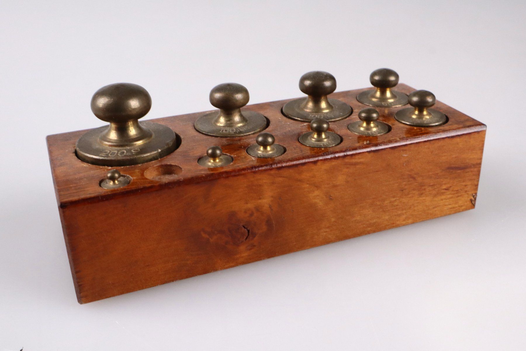 Tutti gli attrezzi: Antikes Gewichte-SET 1g - 200g – Usato da Volketswil venduto da brockipfannenstil