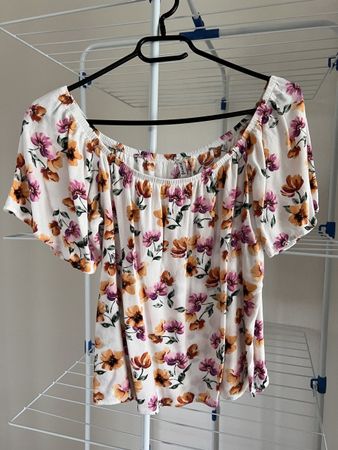 Sommerbluse Stradivarius Gr. M, weiss gemustert Offshoulder
