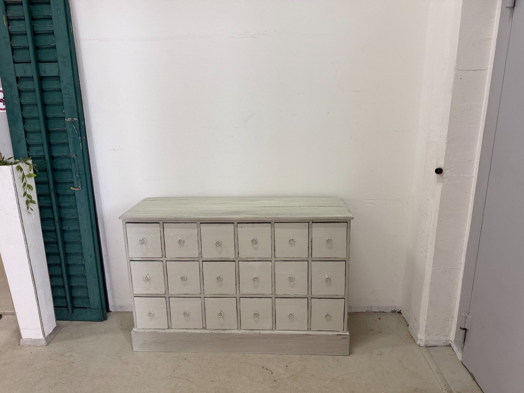 Commodes: Apotheker Kommode Sideboard hellgrün restauriert börnie's – D'occasion à Gränichen par boernies01 9