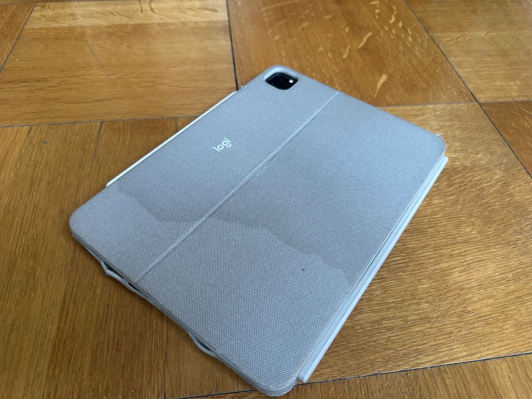 Logitech Tastiere: LOGITECH Combo Touch Schutzhülle - 11", iPad Pro 11 – Usato da Zürich venduto da gav_nnt6 3