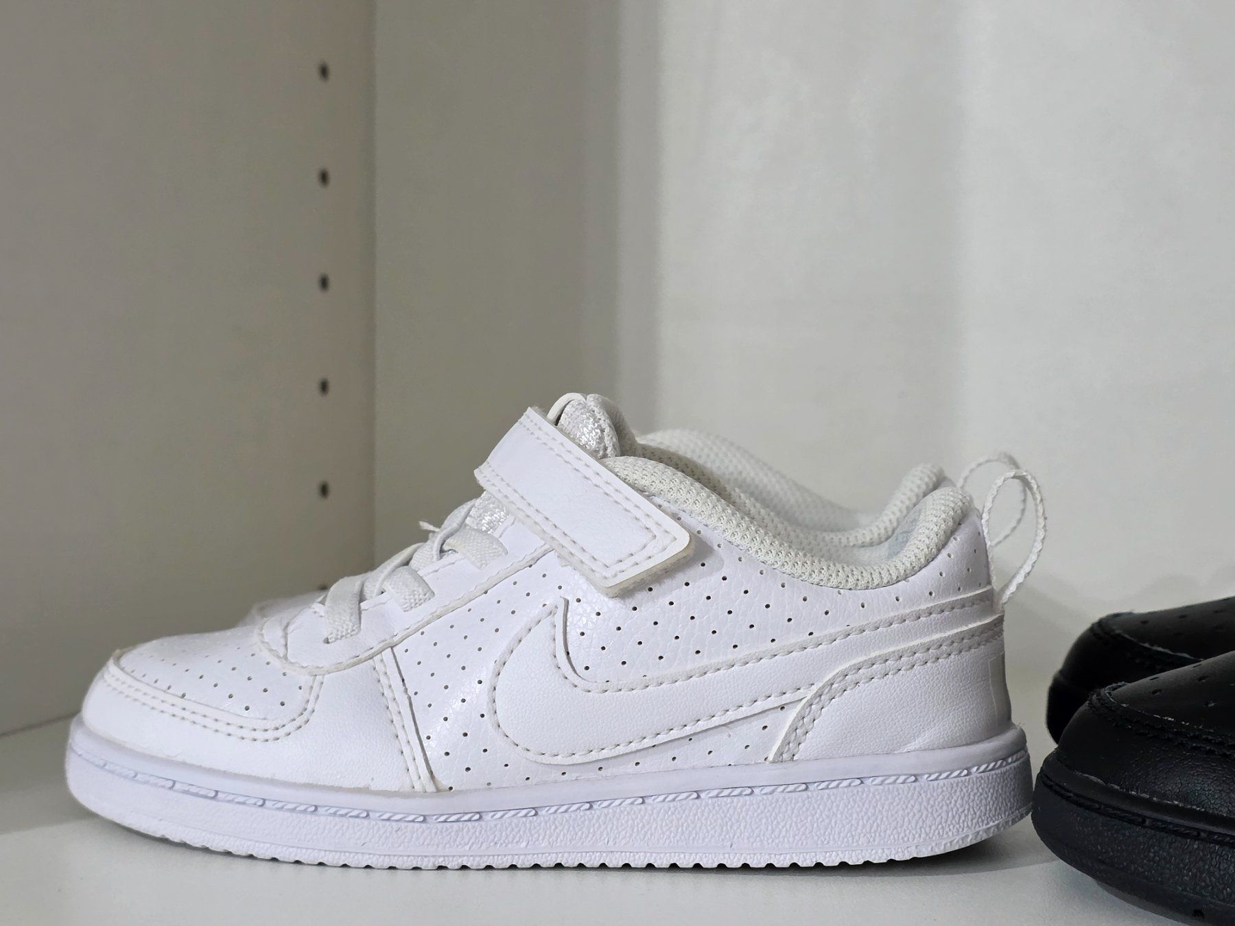 Schuhe für Jungen: 2 Paar Nike Kinder Schuhe Grösse 26 – Gebraucht aus Scherzingen von Benjanil 2