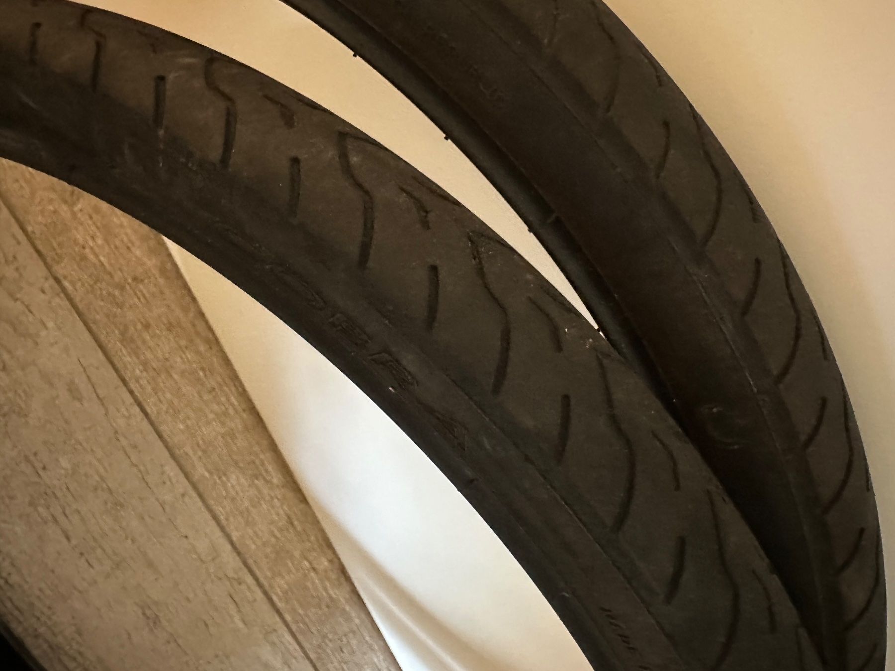 Ersatzteile: A pair of 20 x 1.50 tyres – Gebraucht aus Signy von HelloVeloCH 1