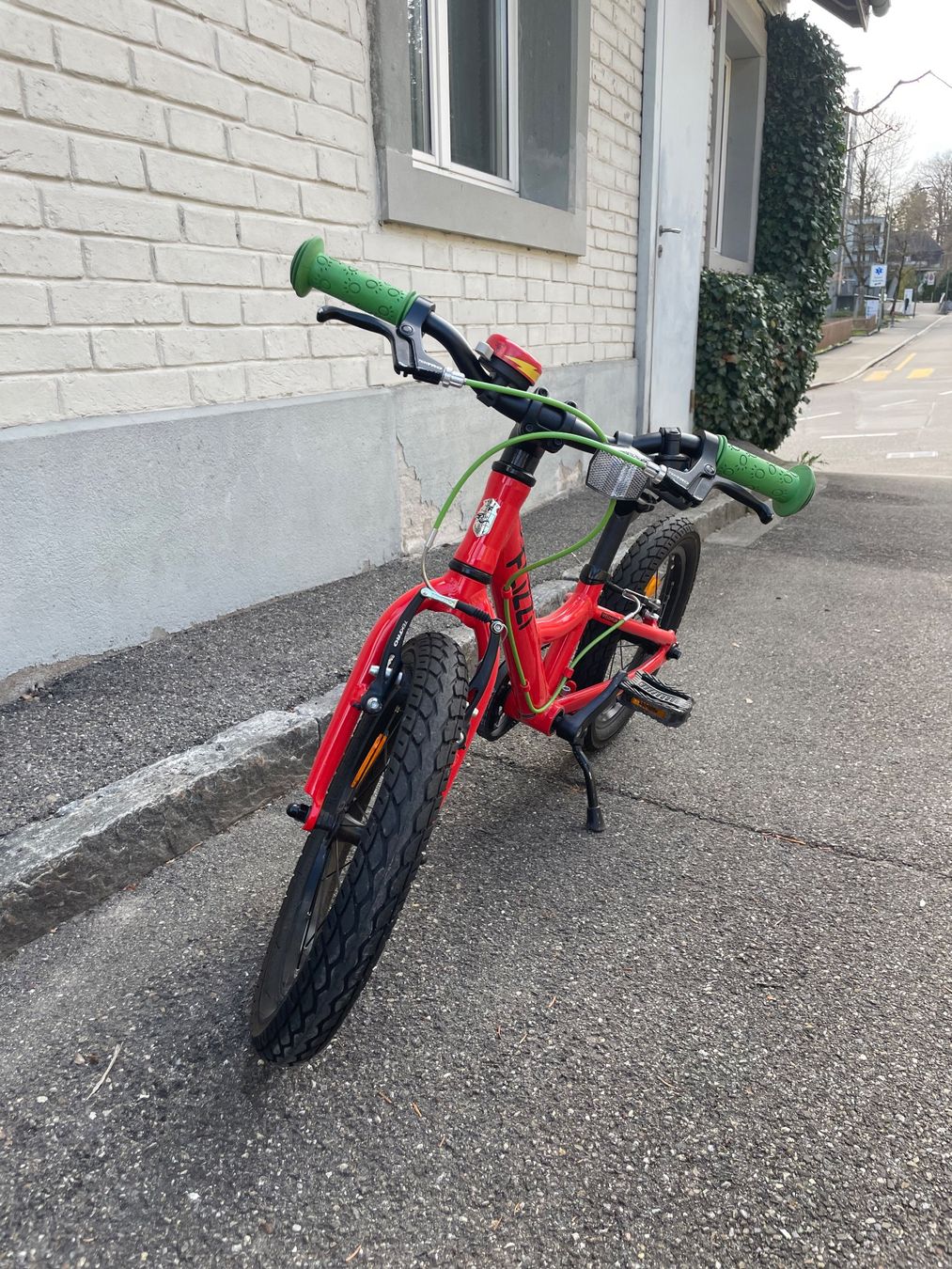 Flizzi Velos: FLIZZI Kinderfahrrad, 16 Zoll, Top Zustand, Rot – Gebraucht aus Winterthur von yan_hc76 1
