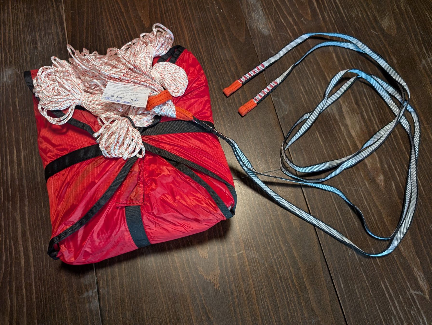 Sport dell'aria & Aquiloni: Parachute de secours pour biplace – Usato da Vuisternens-Ogoz venduto da Lucas1985 2