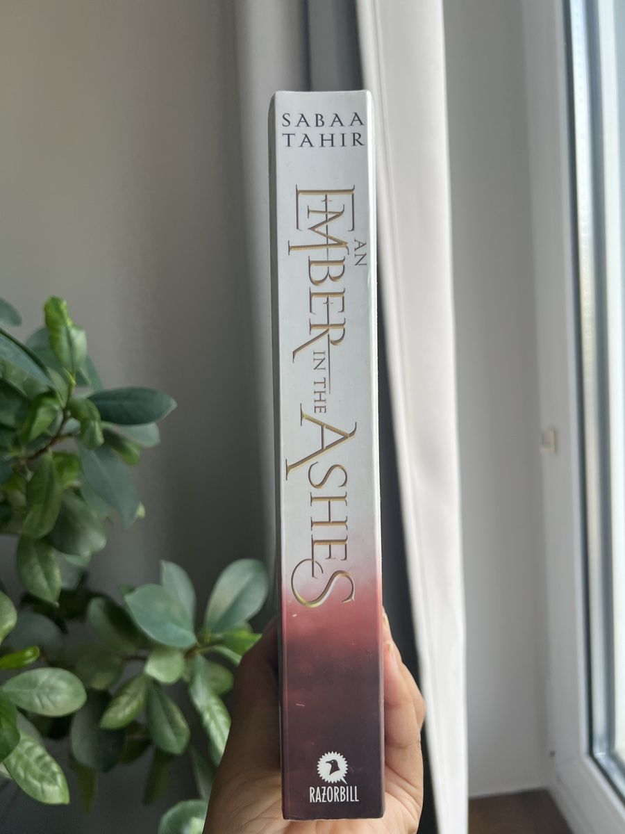 Libri: An Ember in the Ashes von Sabaa Tahir – Usato da Glattbrugg venduto da readsy 1