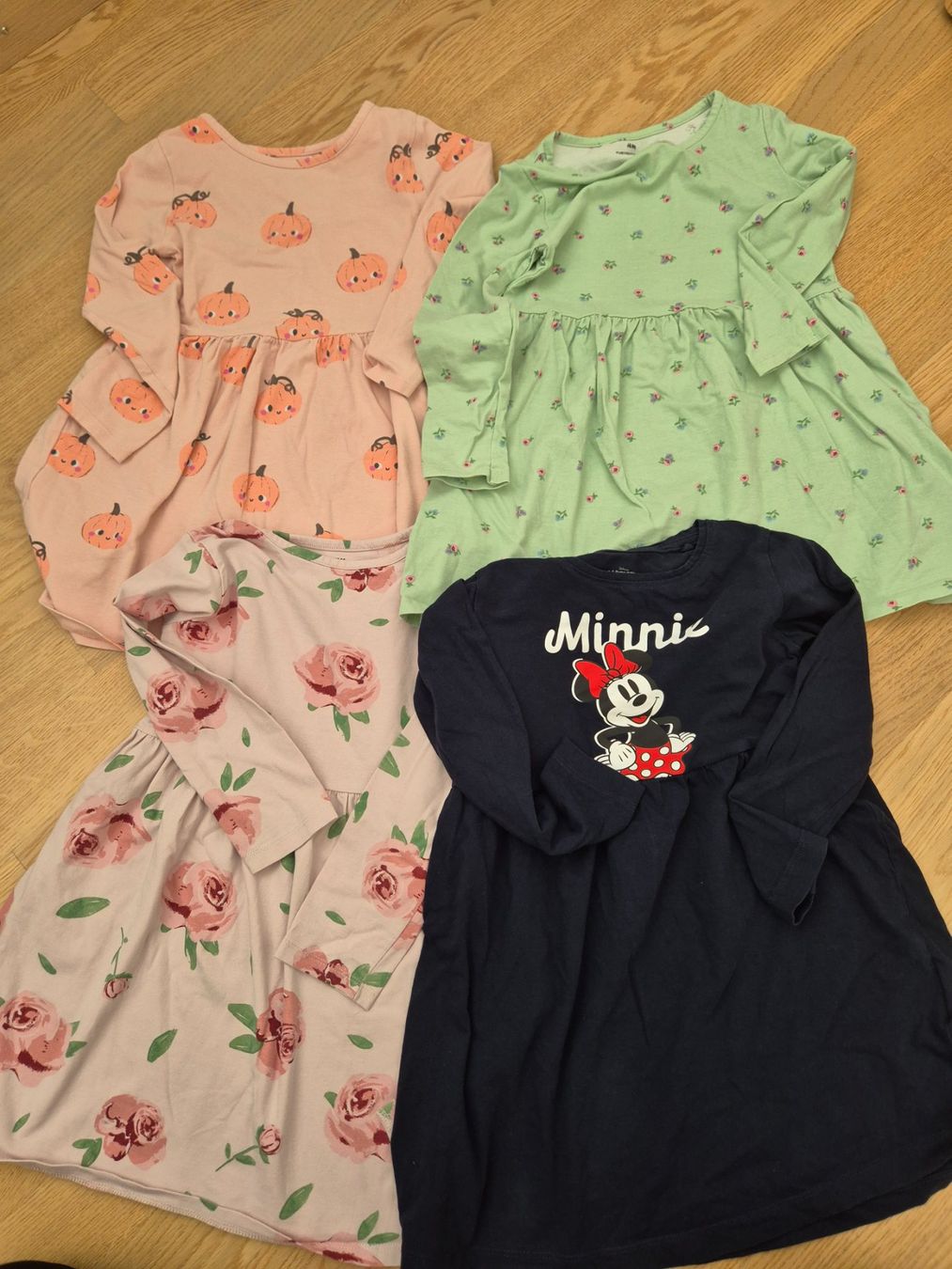 Vestiti & Gonne: 4x Kleid H&M 110/116 – Usato da Pfäffikon SZ venduto da Ka6ka