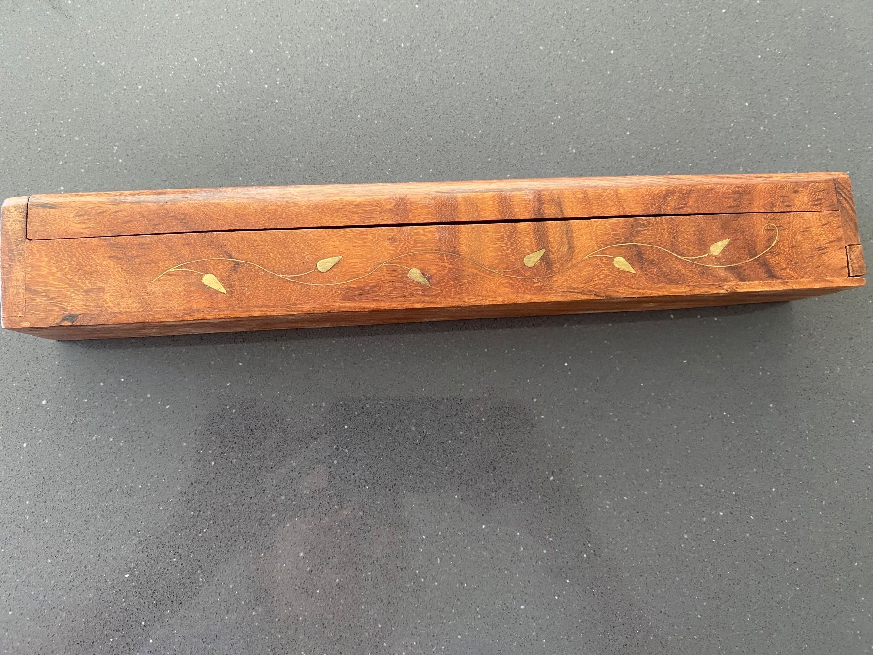 Articoli in legno: Boîte à encens en bois avec décorations dorées – Usato da Sion venduto da pur_m89d 2