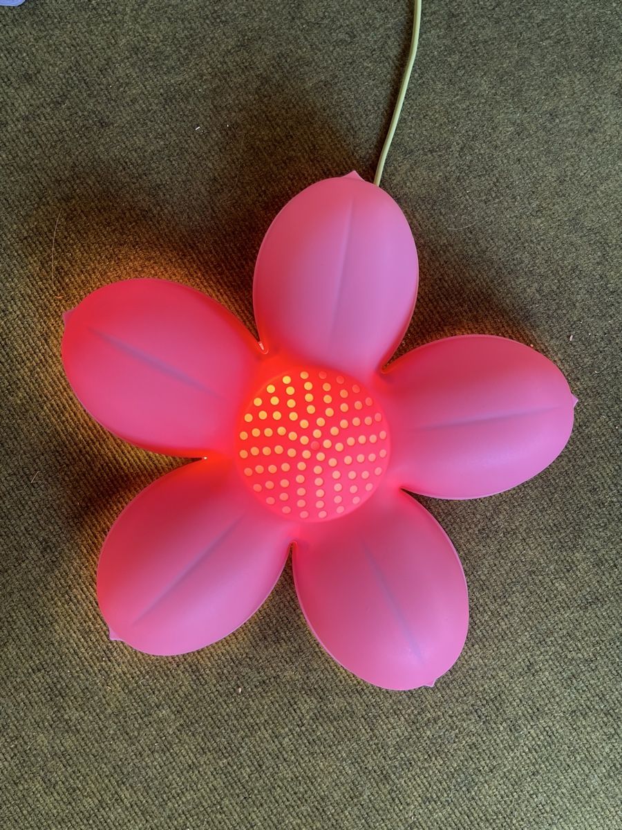 Ikea Lampade: Wand-Blumenlampe von Ikea Kinderzimmer – Usato da Zürich venduto da Sharonsimona 1