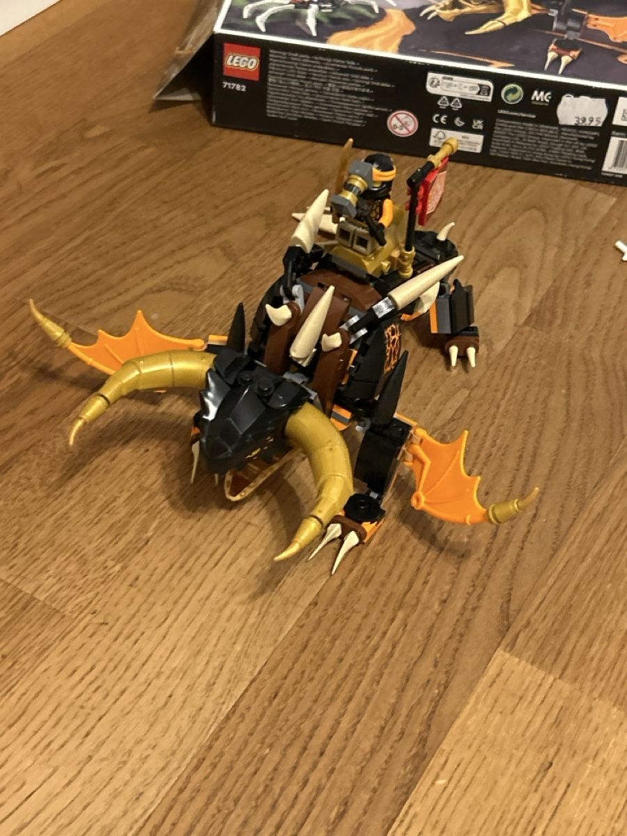 Lego Kit di costruzioni: LEGO Ninjago Cole's Earth Dragon 71782 – Nuovo (secondo la descrizione) da Arlesheim venduto da gio_sg79 1