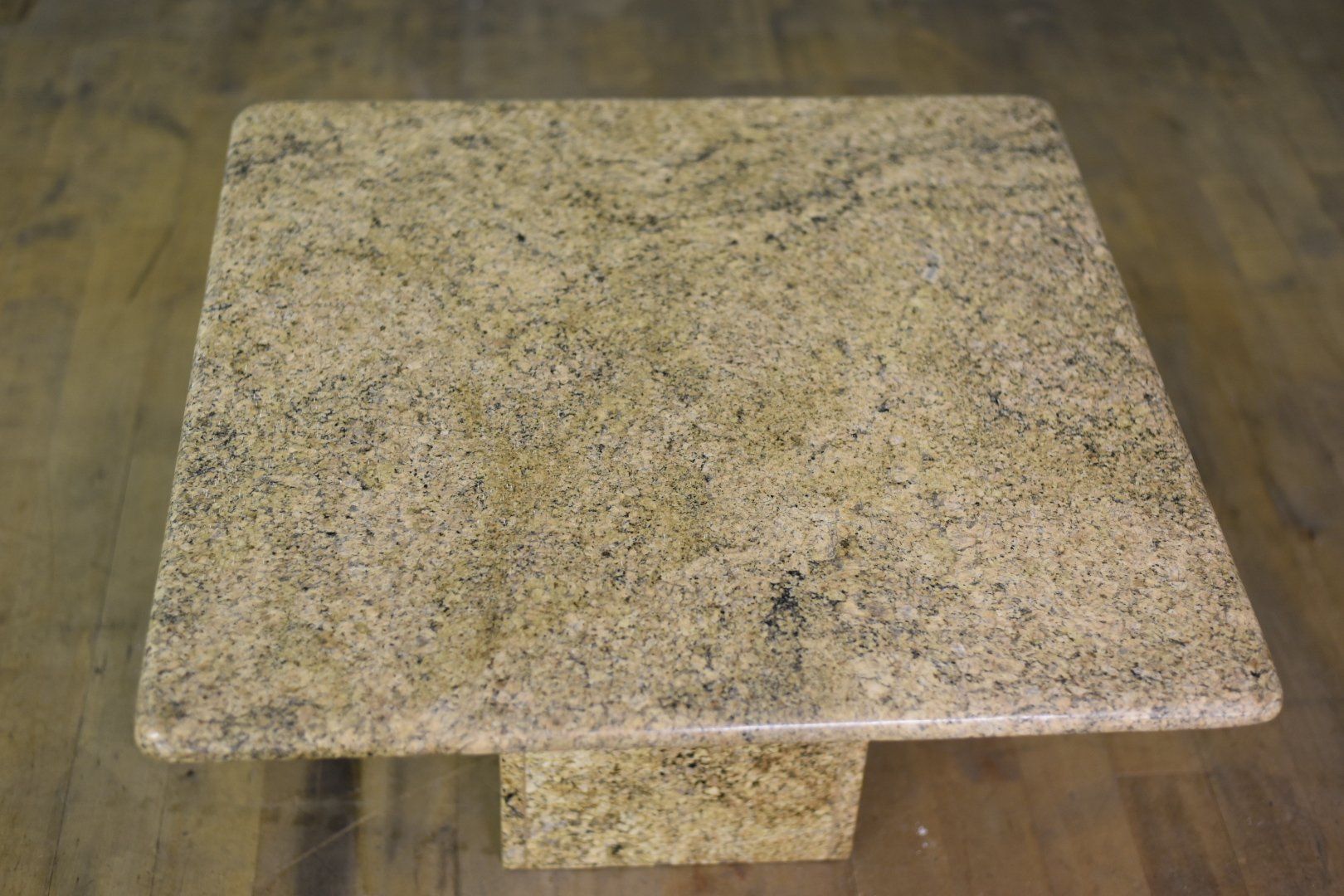 Tavoli: Couchtisch aus Granit – Usato da Lichtensteig venduto da UsedIN 3
