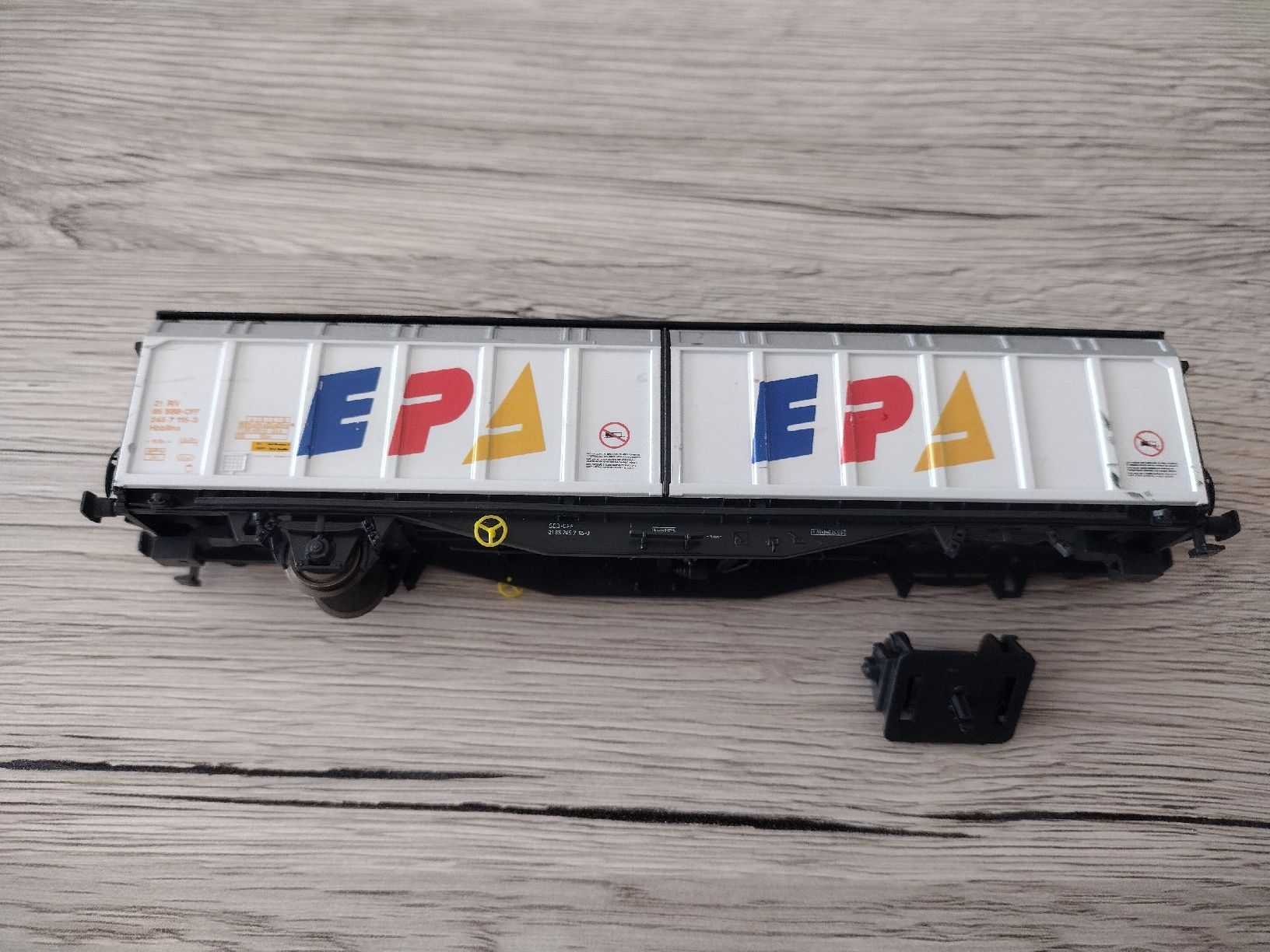Roco Modelleisenbahnen: Wagon SBB EPA – Defekt aus Vevey von tgv3