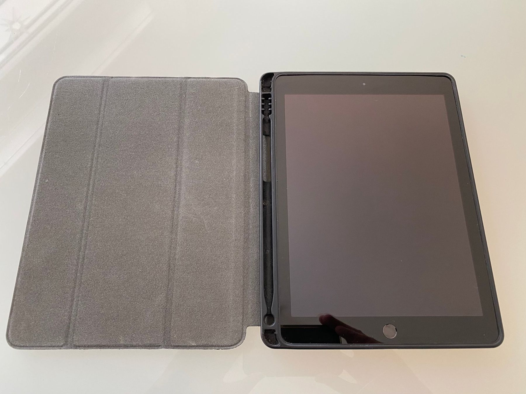 Apple Tablet PC: iPad 6 – Usato da Bern venduto da eric_lewis 1