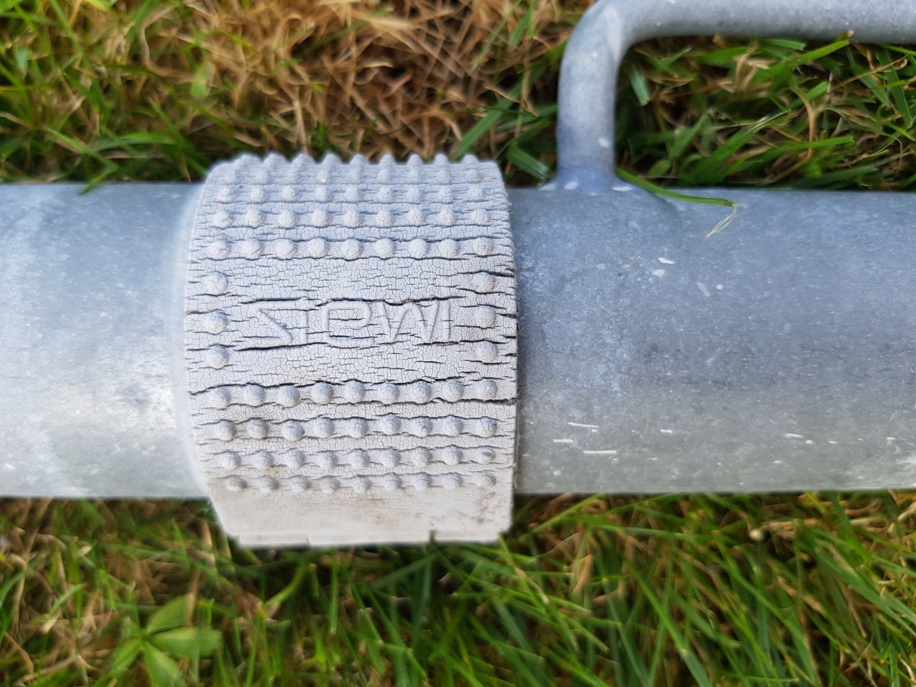 Stewi Sonstige Dekorationen & Accessoires: Vintage Stewi Teppich-Klopfstange ca. 50jährig – Gebraucht aus Näfels von SuEdHe 4