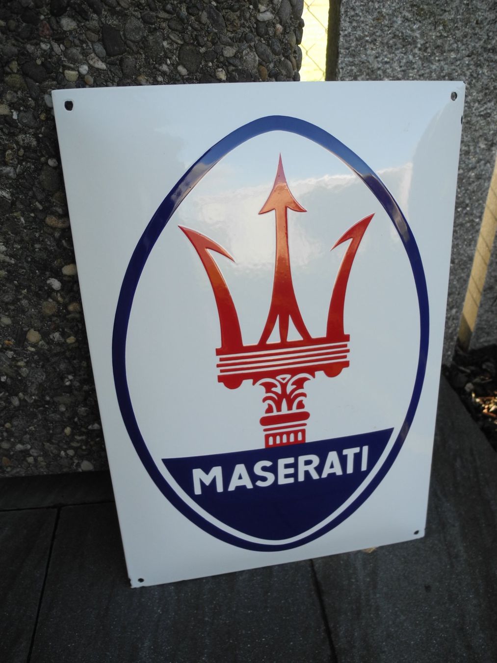 Maserati Ecriteaux: MASERATI EMAILSCHILD – D'occasion à Reinach AG par Huckleberrysix