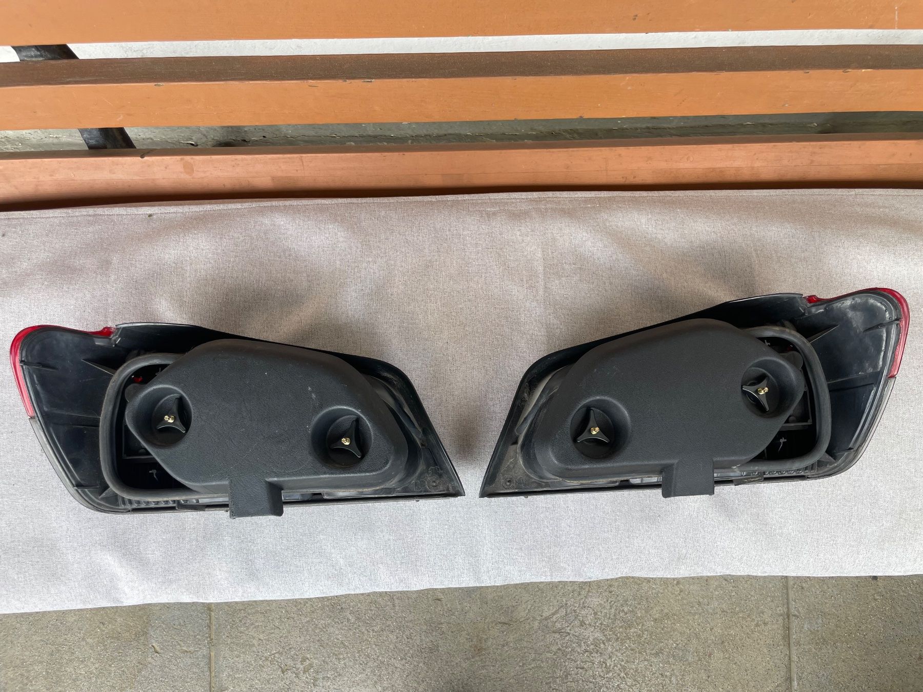 Peugeot Tutti pezzi di ricambio auto: Peugeot 306 Ph2 Heckleuchten – Usato da Belp venduto da Detailfreak 1
