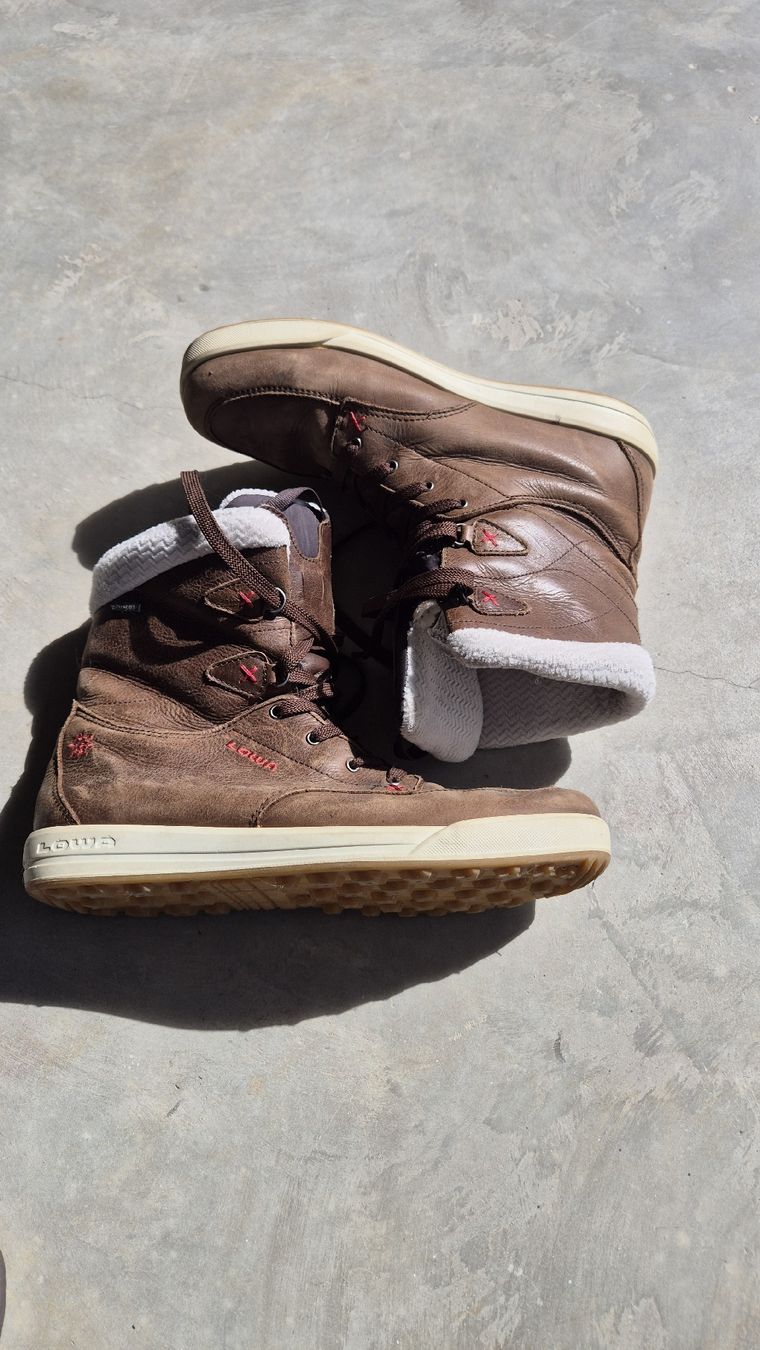 Lowa Scarpe da donna: Winterschuhe – Usato da Bitsch venduto da Leetschii